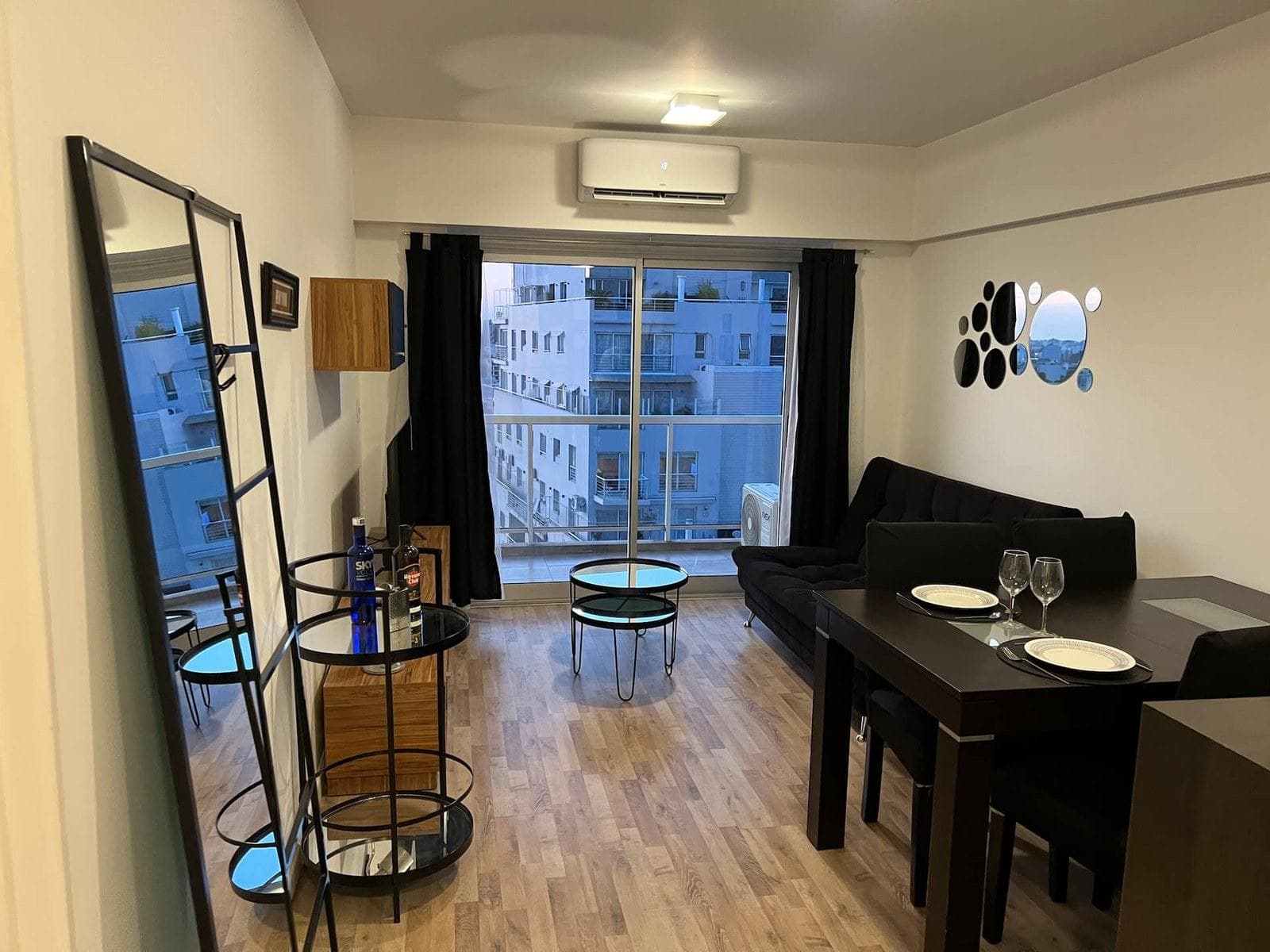 Departamento de alquiler temporario en Colegiales — Charlone · Piso 13